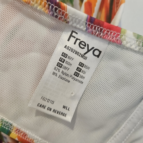 Freya Tuscan Beach Plunge Bikini Top BNWOT - Picture 5 of 5